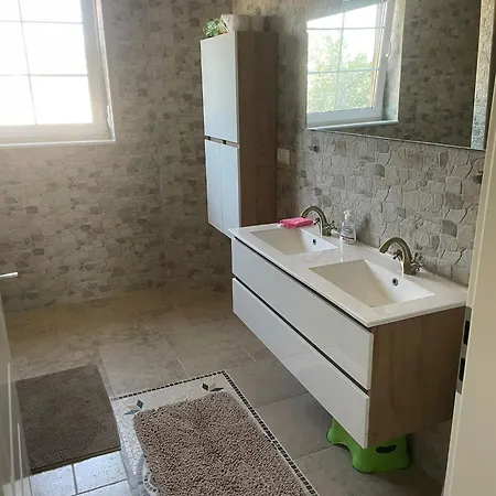 Eden Apartment